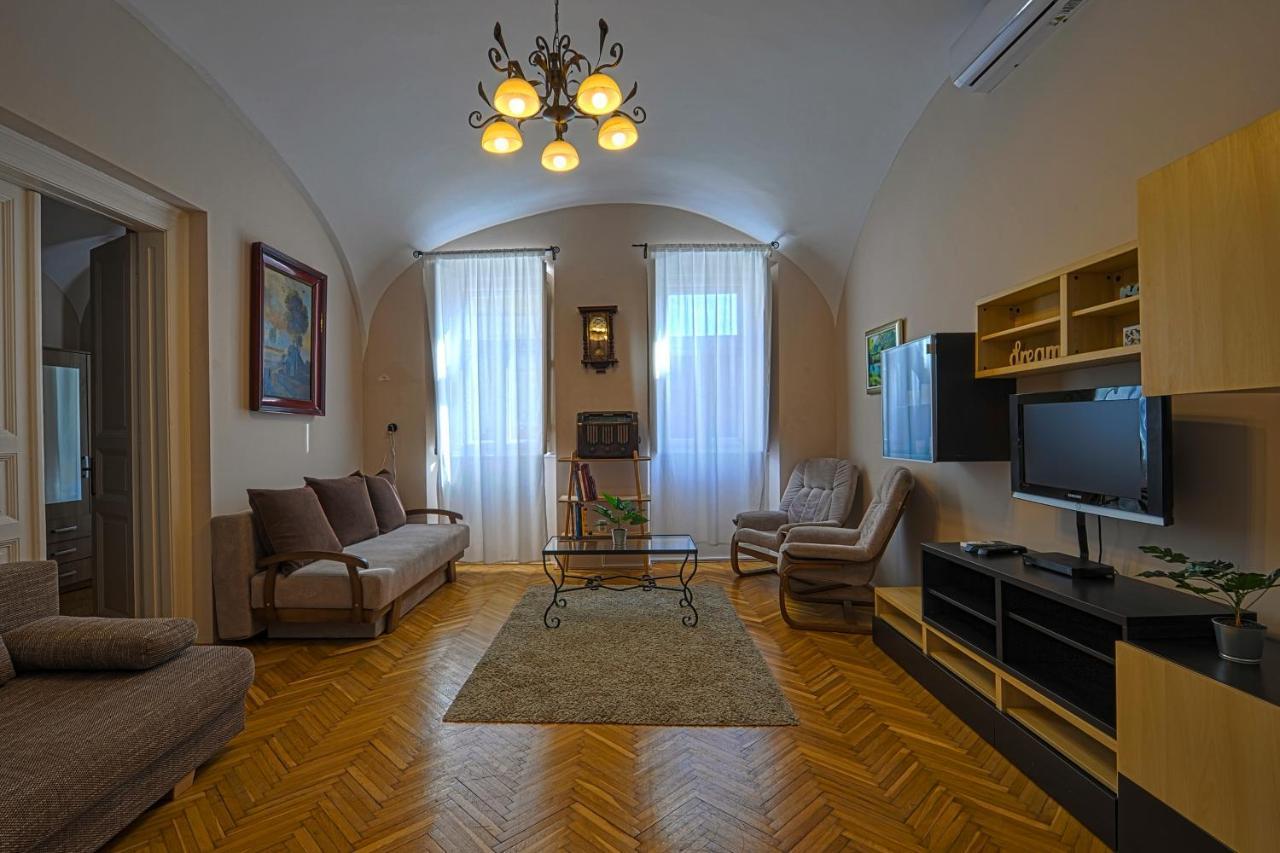 Demetrovics Udvarhaz Eger Extérieur photo