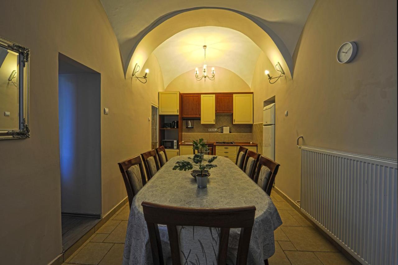 Demetrovics Udvarhaz Eger Extérieur photo