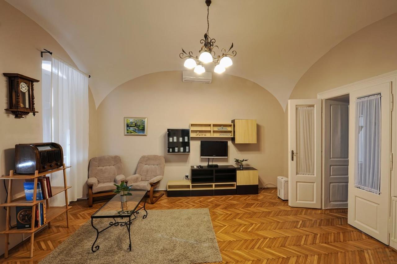 Demetrovics Udvarhaz Eger Extérieur photo