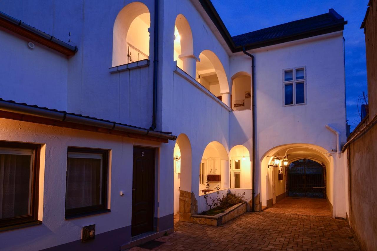 Demetrovics Udvarhaz Eger Extérieur photo